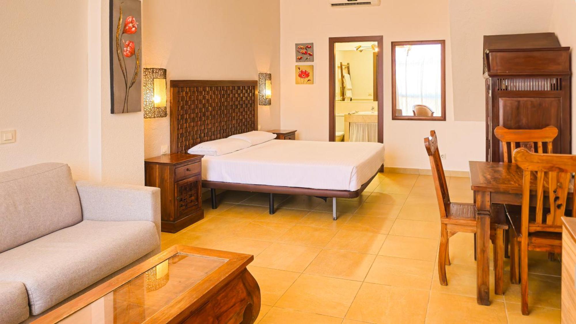 Zahara Sol Villas Y Apartamentos By Qhotels Zahara de los Atunes Luaran gambar