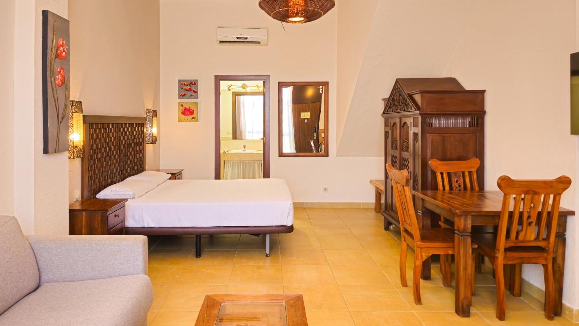 Zahara Sol Villas Y Apartamentos By Qhotels Zahara de los Atunes Luaran gambar